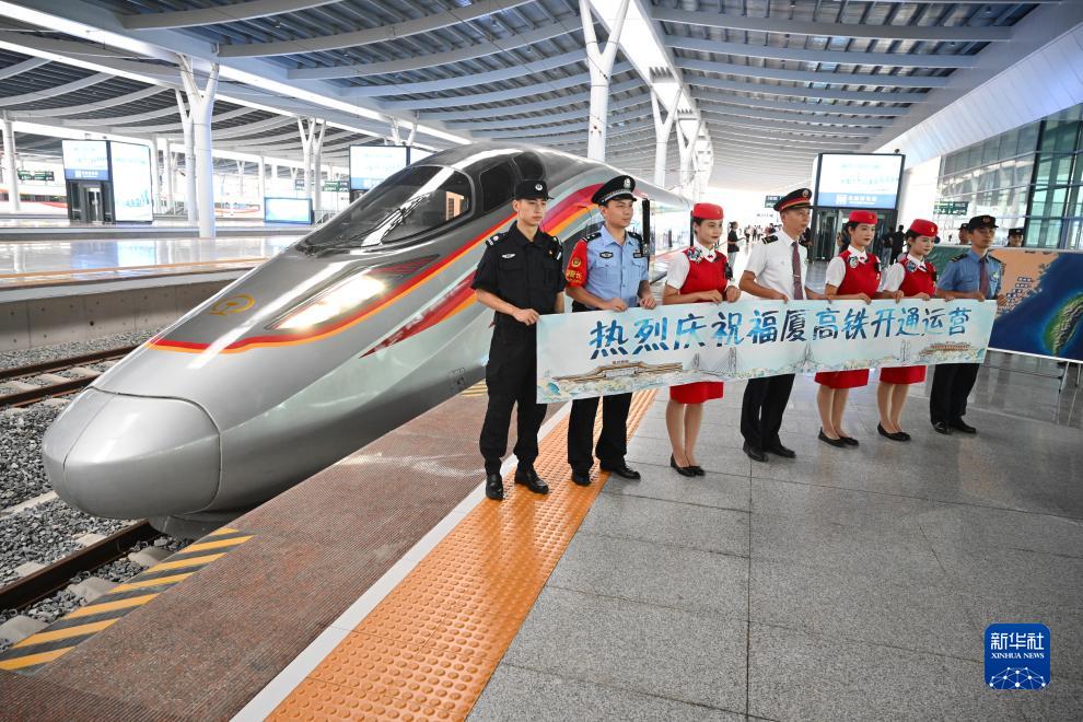 中国最新高铁通车，速度与激情的无界之旅！