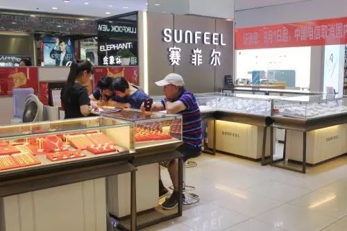 赛菲尔万足金最新金价揭秘，小巷里的黄金宝藏