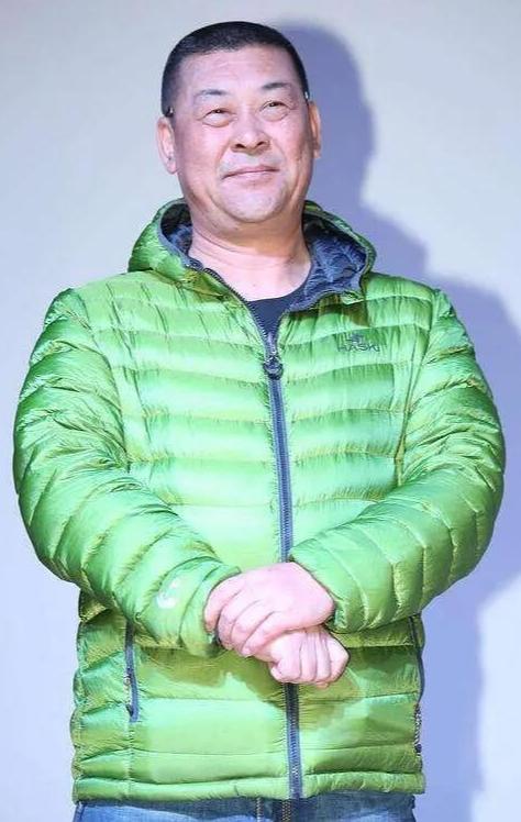 侯传杲，演艺之路的闪耀之星