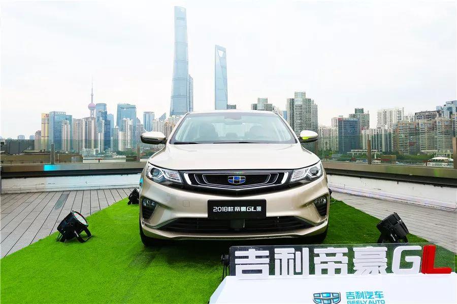 最新款品鉴，变化、学习与自信的力量驱动时尚潮流的启示